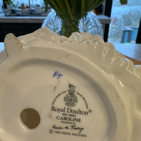 Royal Doulton Pretty Ladies Figurine "Caroline" HN3694. - Picture 8 of 8